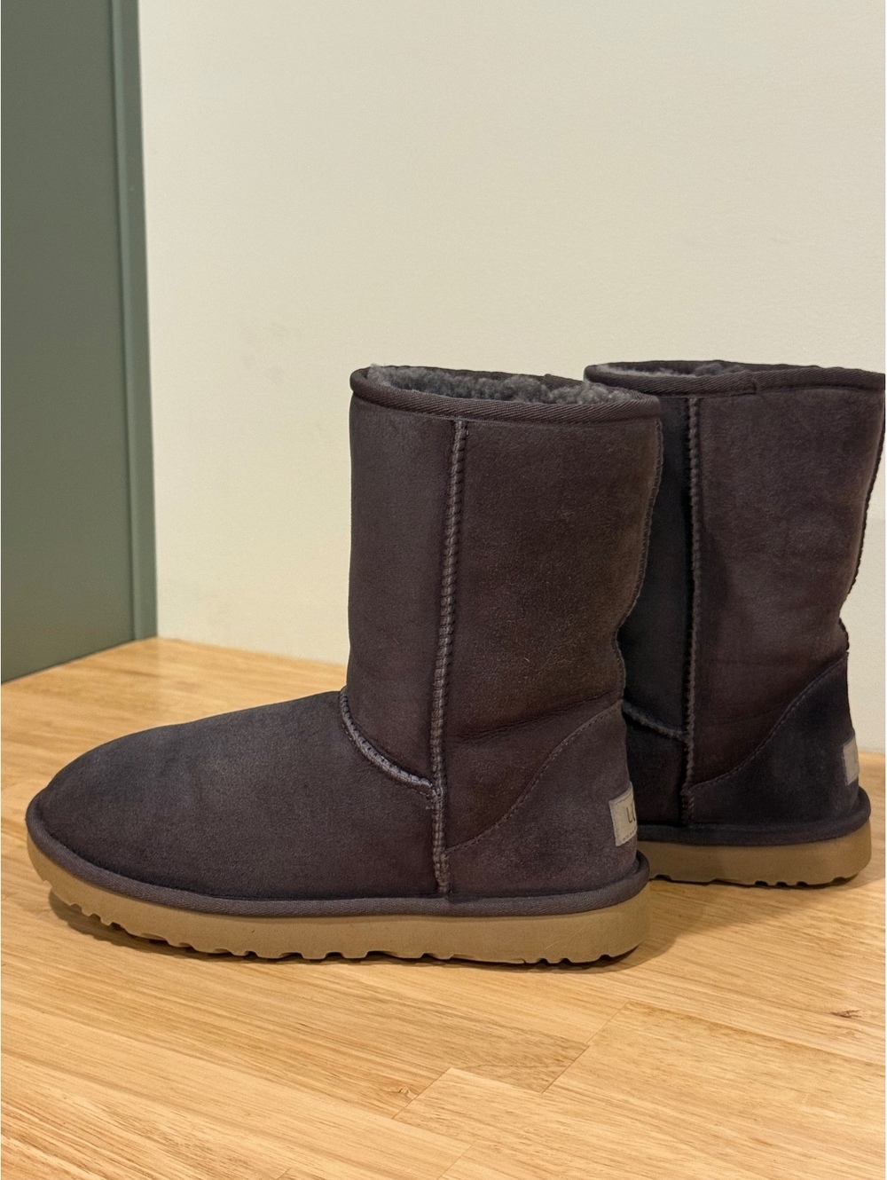 UGG Women’s Size 8 Grey Suede Sheepskin Mid Calf Boots EU 39